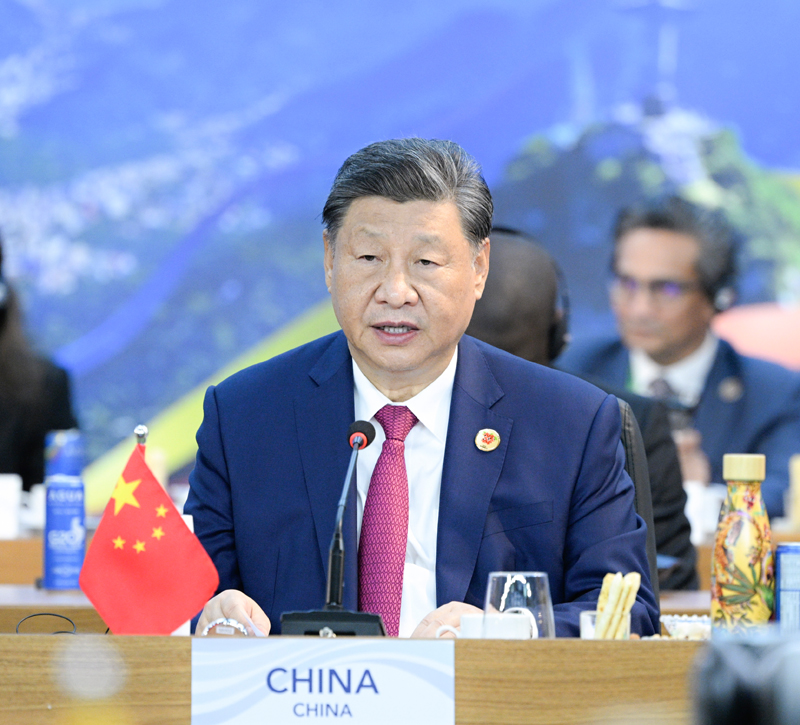 当地时间11月18日上午,国家主席习近平在巴西里约热内卢出席二十国集团领导人第十九次峰会。在峰会第一阶段围绕“抗击饥饿与贫困”议题讨论时,习近平发表题为《建设一个共同发展的公正世界》的重要讲话。